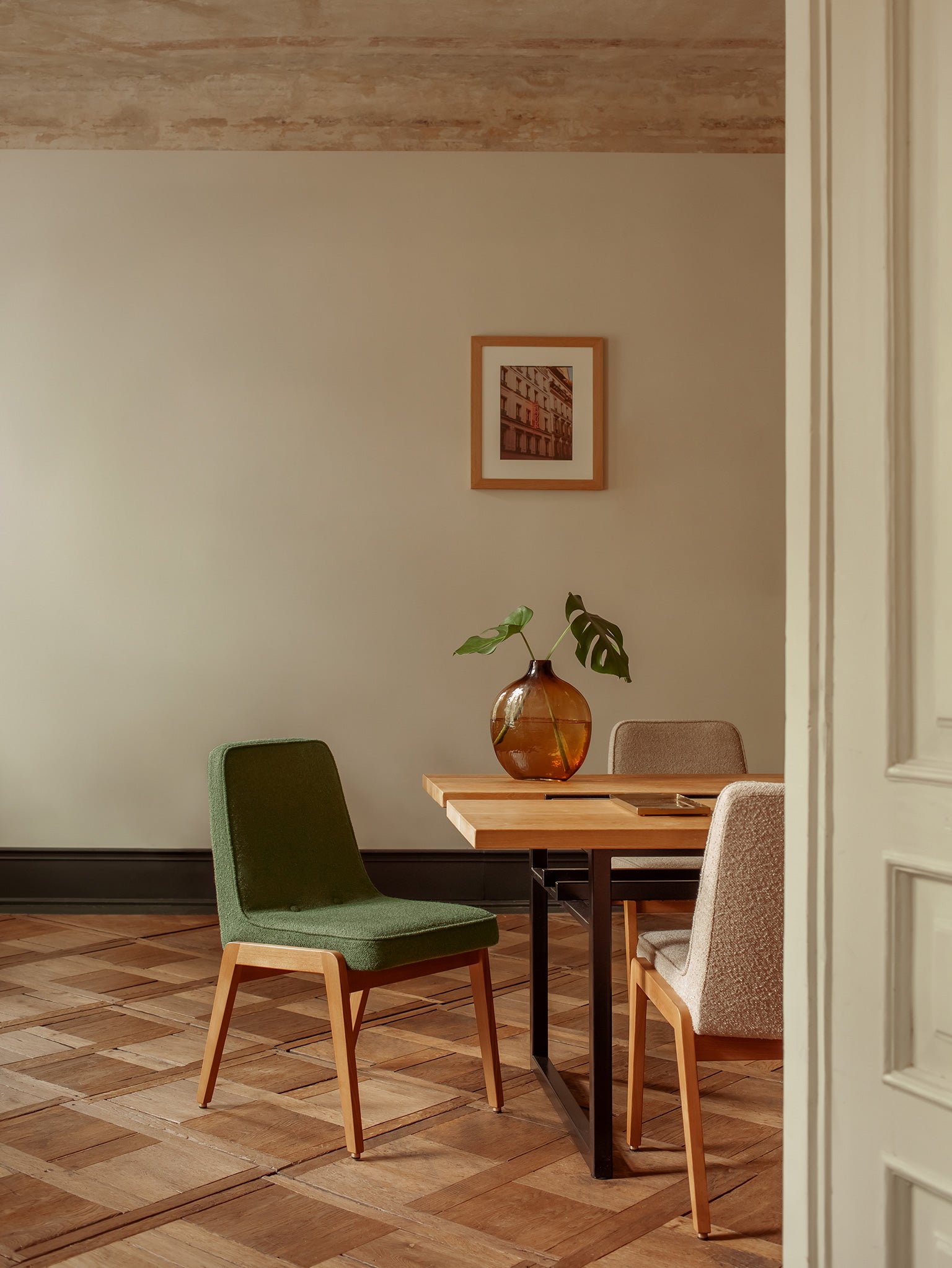 366-Concept-Pion-200-125-Var-Chair-W03-Boucle-Beige-200-125-Var-Chair-W03-Boucle-Bottle-Green-mood_f8ba6c54-c72a-44e6-9077-8de4686fc2f0.jpg