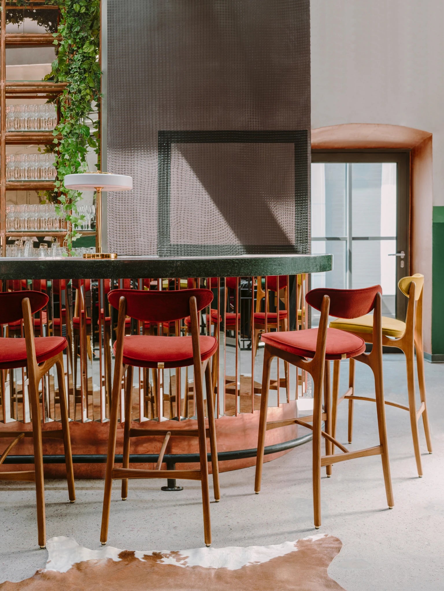 366-Concept-Syreni-Spiew-200-190-Bar-Stool-M-W03-Velvet-Red-Brick-mood.webp