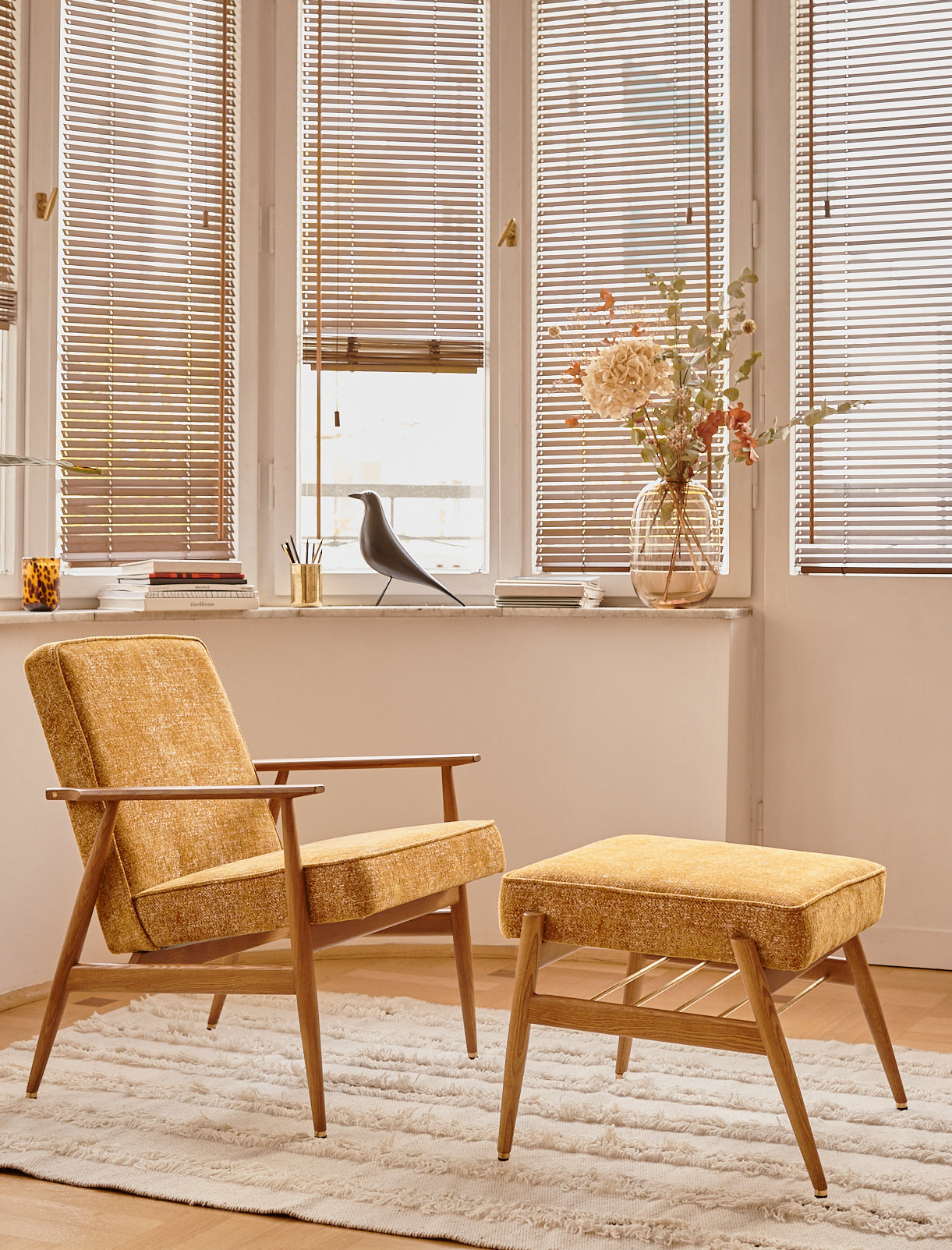 366_Concept_Fox_Lounge_Chair_Footrest_Marble_Mustard_W03_Mood.jpg