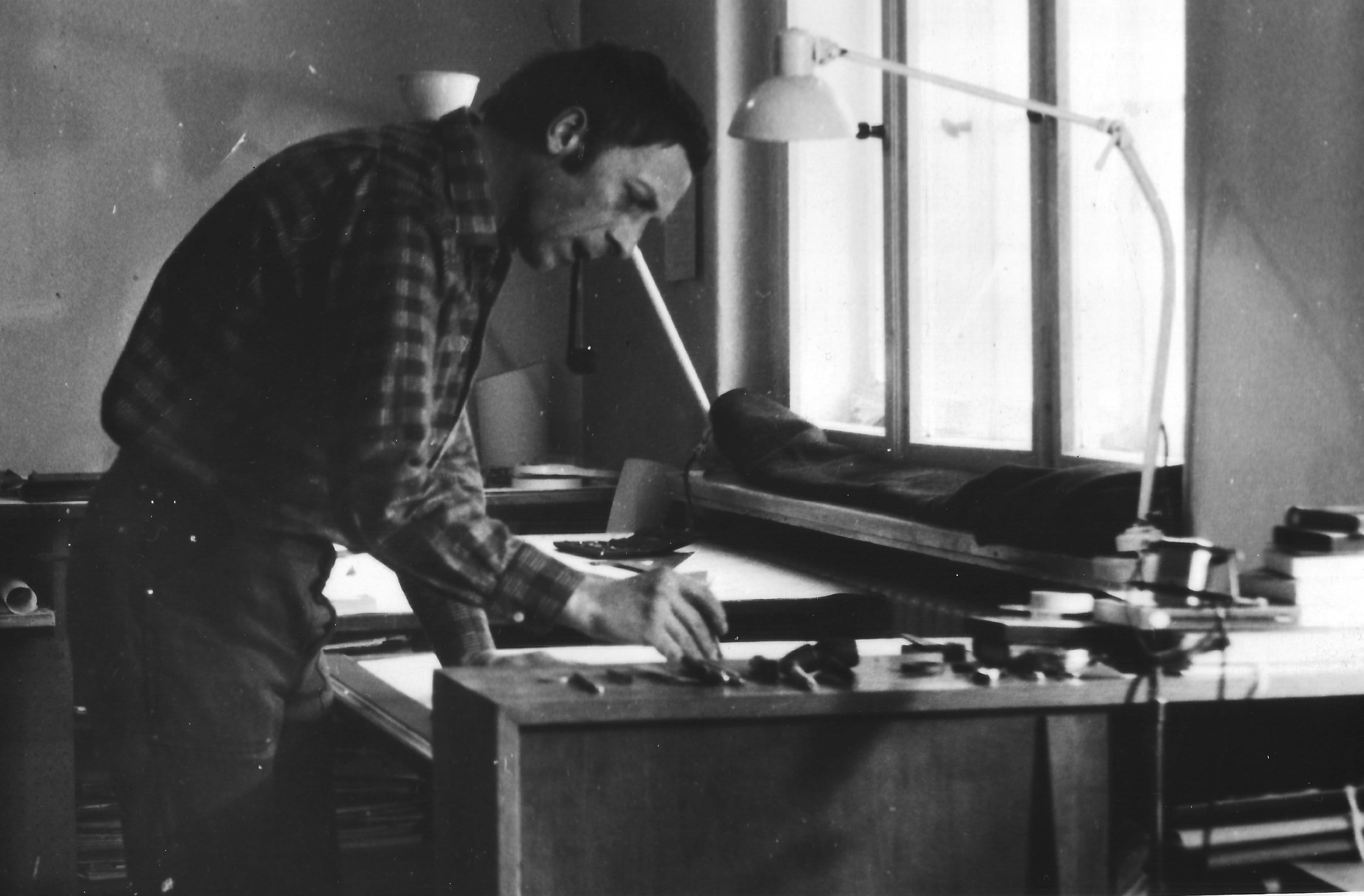 Józef Chierowski przy pracy.jpg__PID:cc240de0-3b5d-4bec-b9b6-04929fc7ae1e