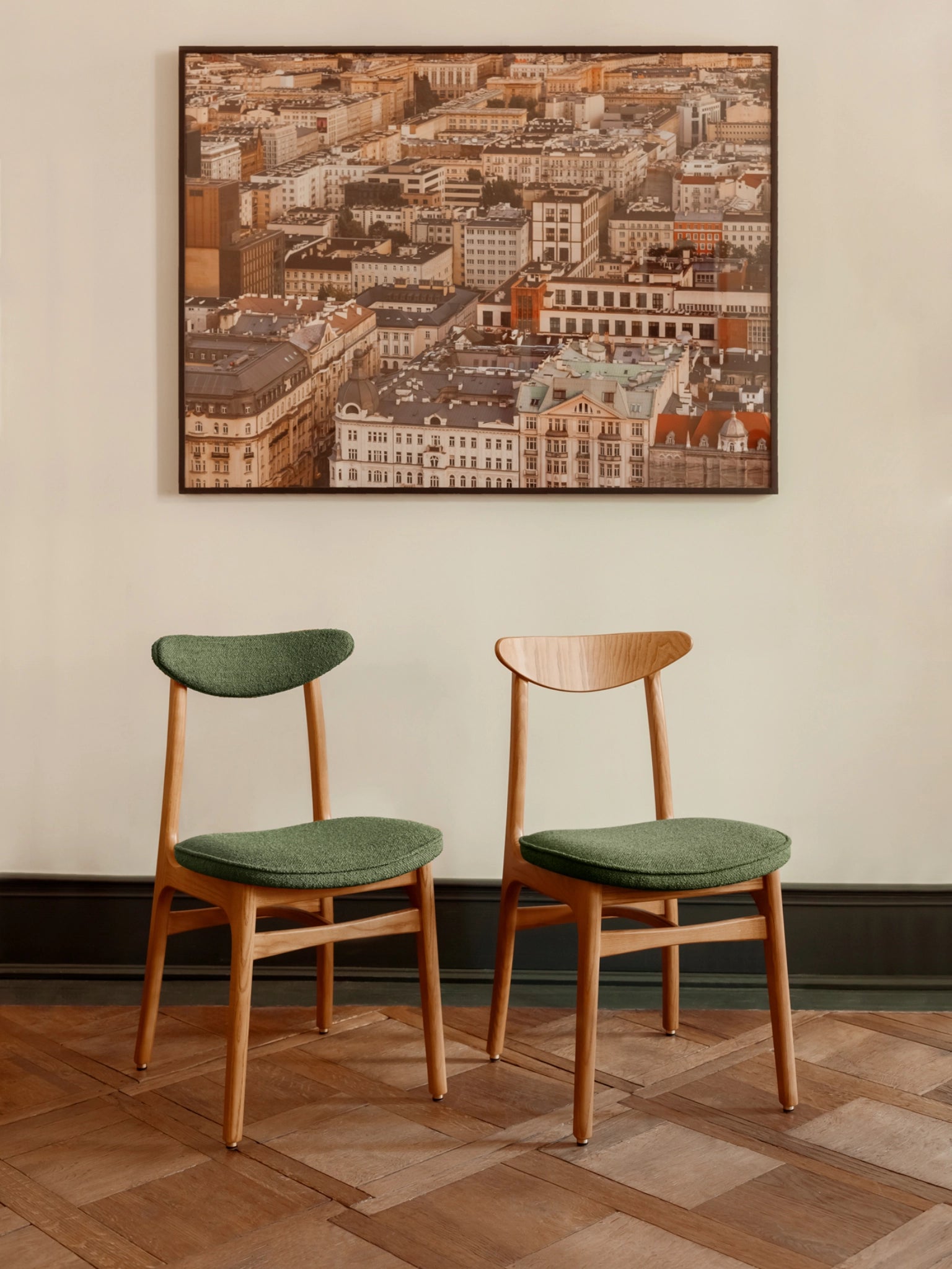 Krzesło 200-190 w tkaninie Boucle Bottle Green