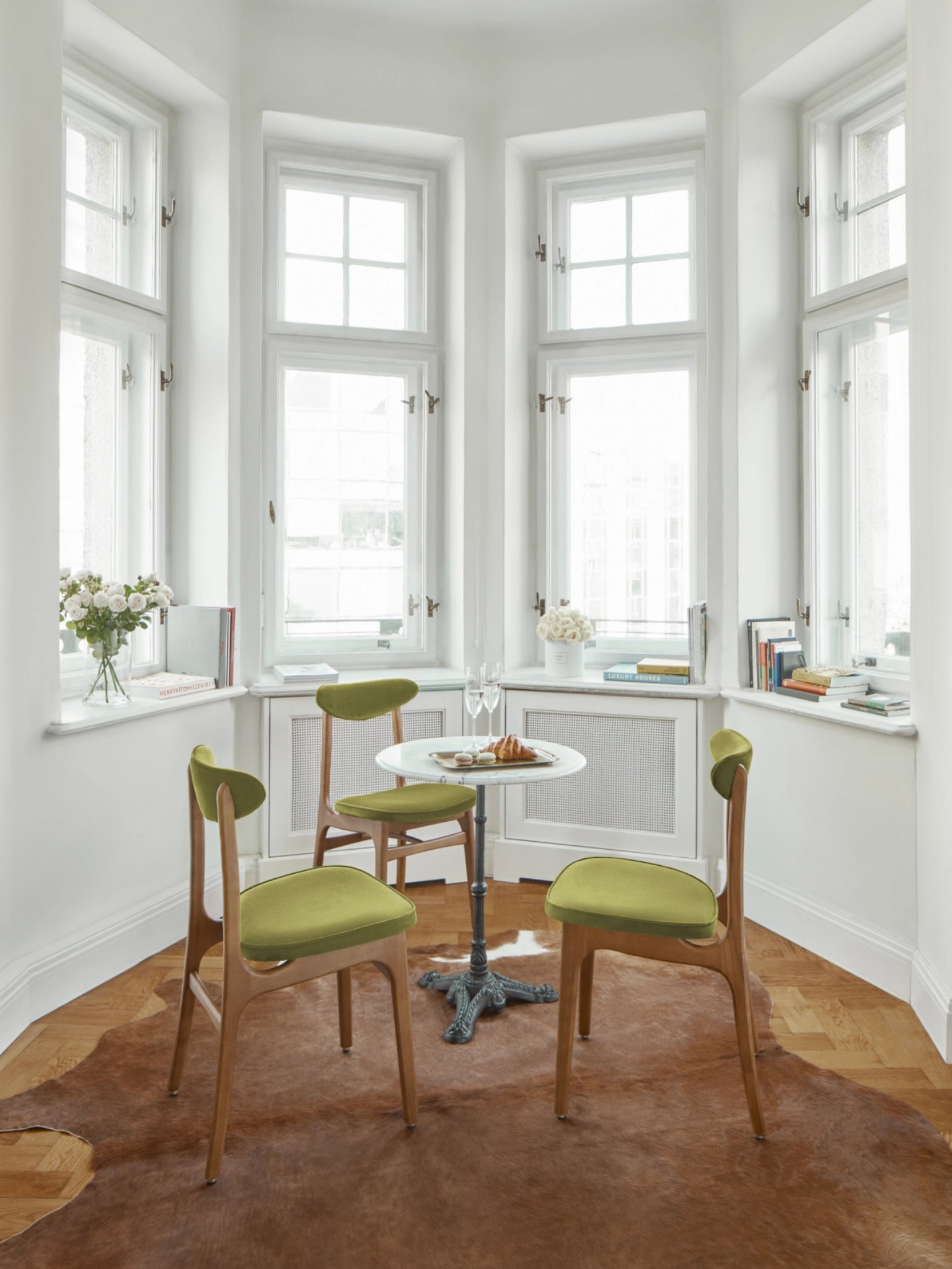 Krzesło 200-190 w tkaninie Velvet Indigo