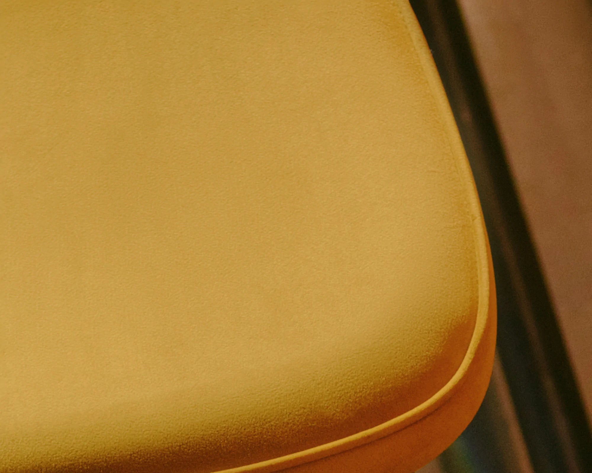 shine_velvet_detail_1.webp