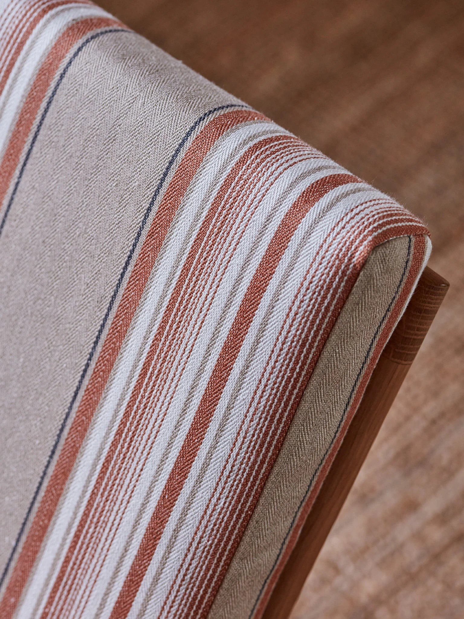 Fotel Stefan w tkaninie Aveiro Beige Orange Brulee Casamance