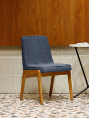 Krzesło 200-125 VAR w tkaninie Boucle Denim